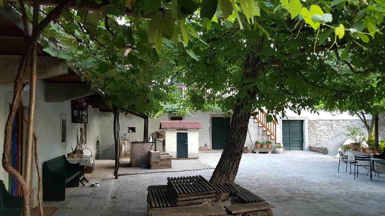 Apartmaji Hedera Komen Kültér fotó